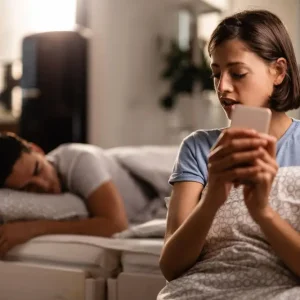 روانشناسی خیانت: چرا خیانت اتفاق می‌افتد و چطور باید واکنش نشان داد؟