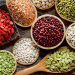 منابع پروتئین گیاهی برای بدنسازی؛ جدول USDA + برنامه روزانه